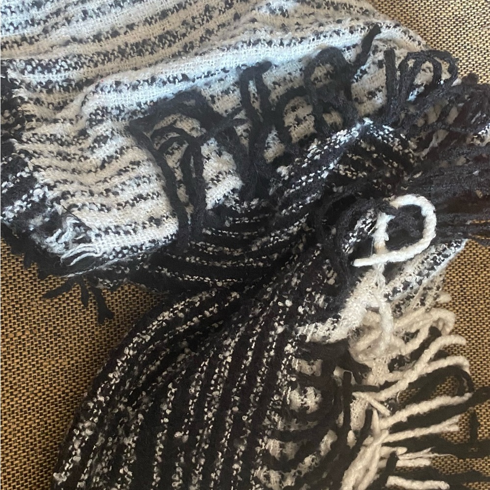 Black and white scarf